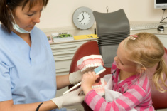 Kinderbehandlung in der Zahnarztpraxis Zimmermann